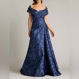 Tadashi Shoji Pleated Long Formal Floral Dress CHN25179L NWT $718 Size 4